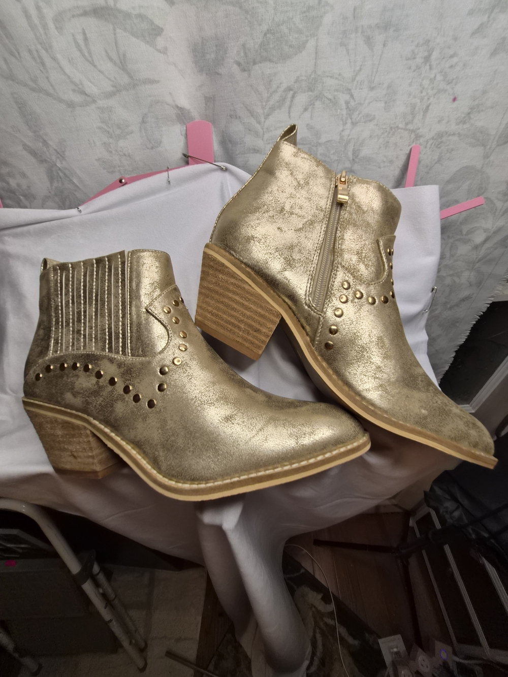 Corkys Boutique On Fleek Gold Metallic Studded Western Ankle Booties Size 8 EUC